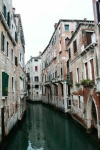 Cheap Gondola Ride In Venice: A Guide to The Traghetto